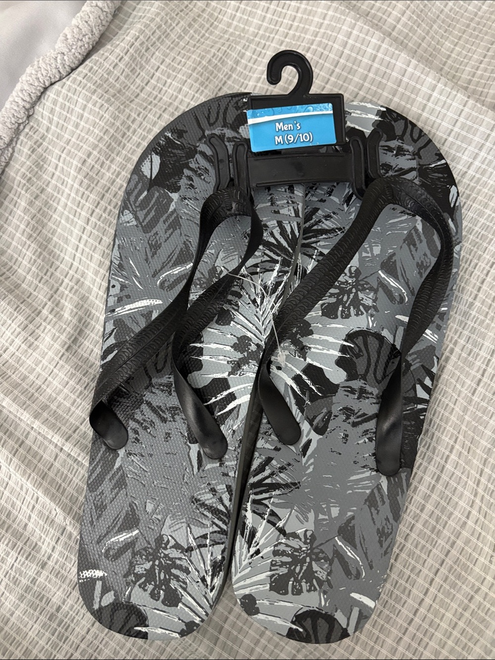 men’s flip flops